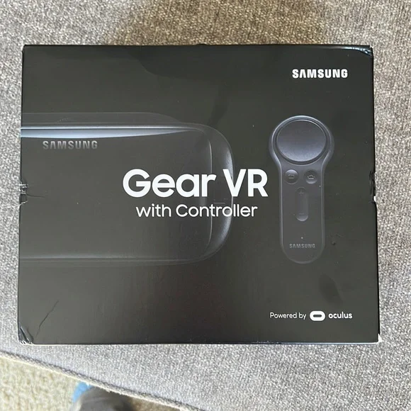 New in box Oculus Gear VR with controller - Samsung