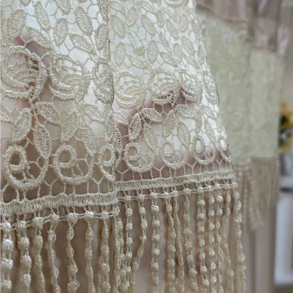 Elegant Beige with Lace Decoration Bathtub Curtain 🦋