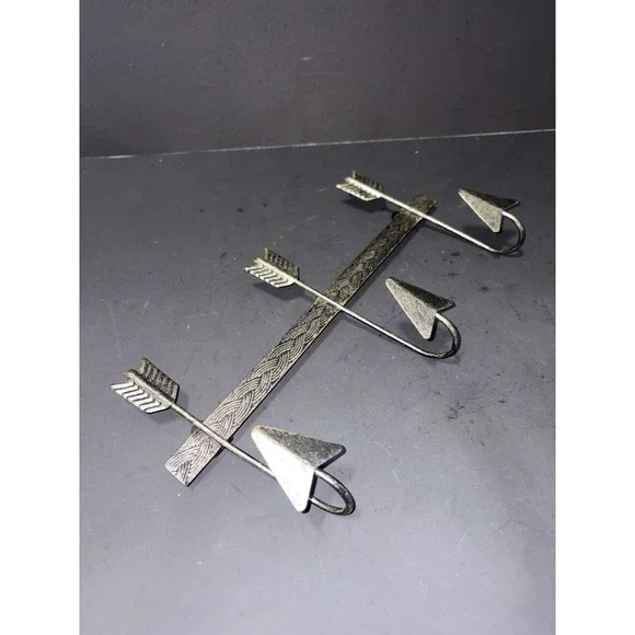 Rustic Metal Arrow Wall Hook Rack 3 Hook Antique Silver Southwestern Lodge Decor