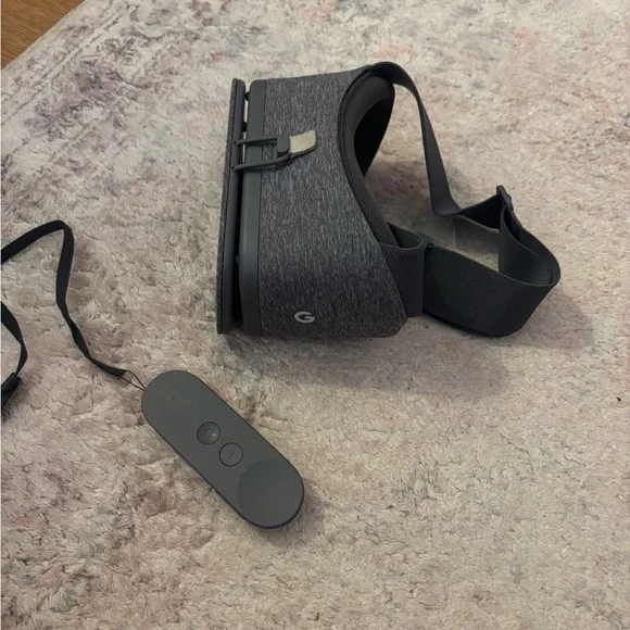 Google Gray VR Headset with Remote