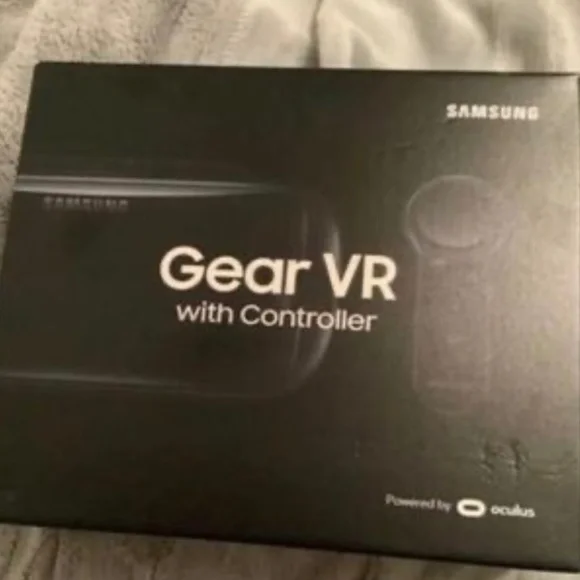 Samsung gear VR with controller powered by oculus