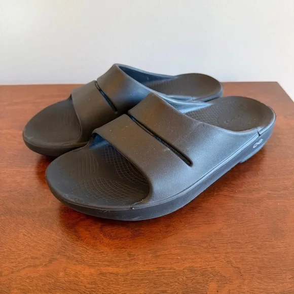 OOFOS Men’s Black Slide Sandals Recovery Shoes Size 8