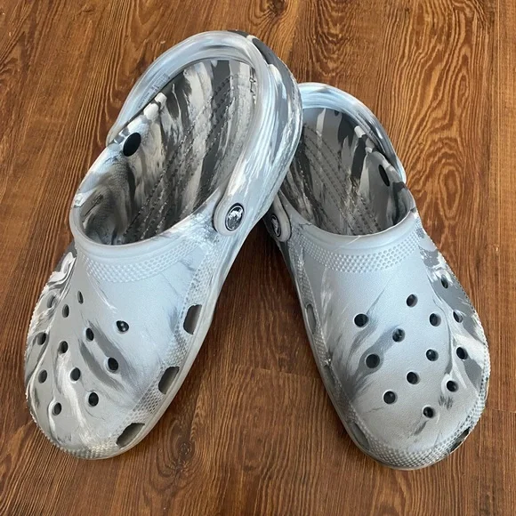 CROCS Gray and Black Patterned Sandals men’s size 8 women’s size 10