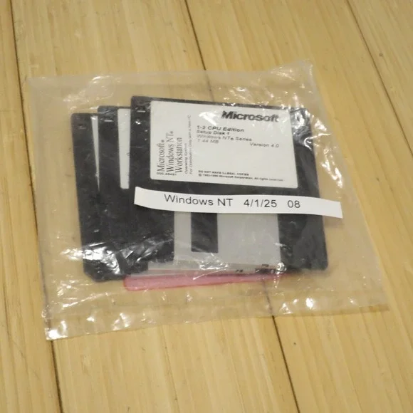 Microsoft Windows NT‎ 4.0 Workstation 1-2 CPU 3.5 in. Floppy Setup Disk Set - 08