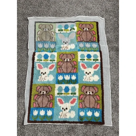 VTG Unfinished‎ Latch Hook Rug Hanging Bear Tulips Lamb Baby 41x55