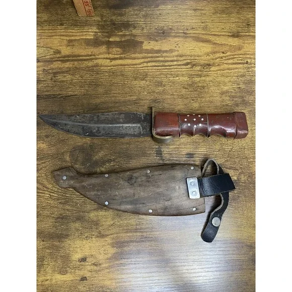 RARE HUNTING KNIFE OR GENERAL PURPOSE KNIFE WITH A PERSONALIZED WOODEN COVER