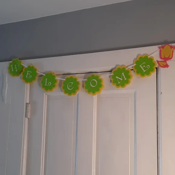 Felt Banner Garland Welcome Spring Flowers Bright & Cheery