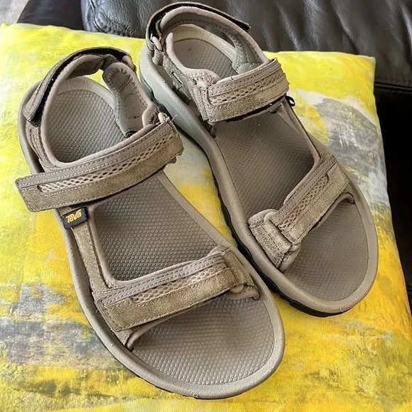 TEVA Hudson Bungee Cord sandal size 9