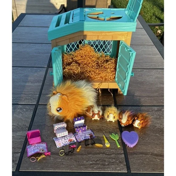 Little Live Pets Mama Surprise Guinea‎ Pig Interactive Animal Portable Hutch Toy