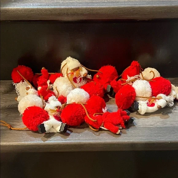 Festive Red and White Holiday Garland