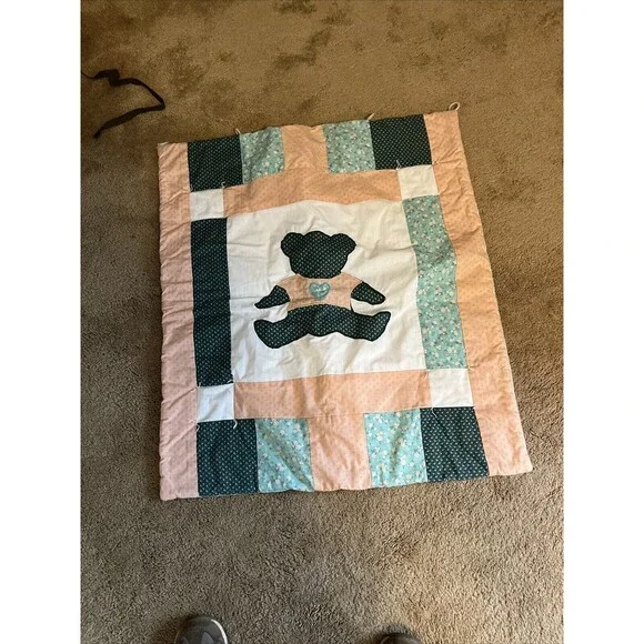 Quilted Wall Hanging Handmade with Handquilting 25”x29” Bear theme