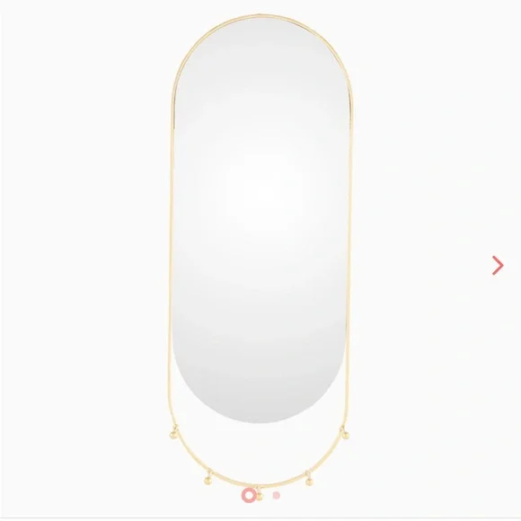 Elegant Gold Mirror with Dainty Accents