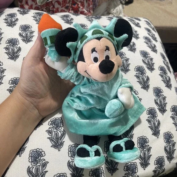 Disney Store Minnie Mouse Statue of Liberty New York 8in Beanie Plush