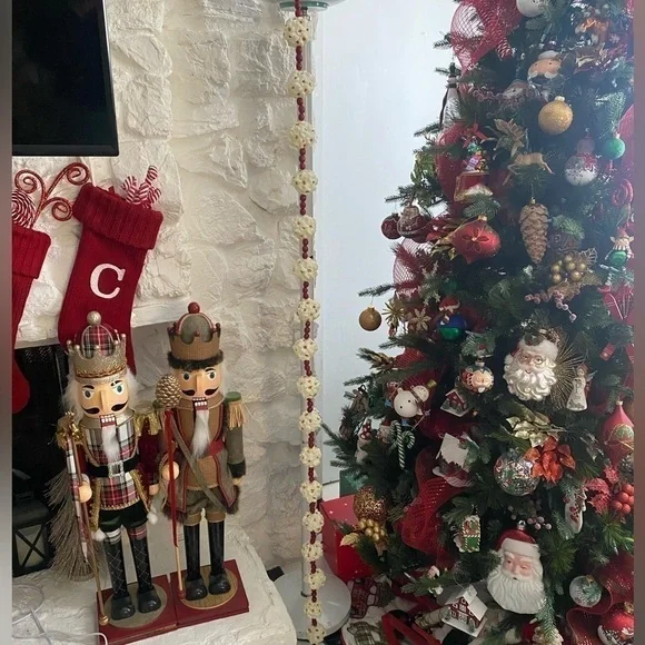 NWT POPCORN BALL GARLAND WITH WOODEN BEADS 68 inches