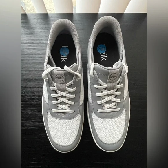 Kizik Men’s Gray and White Sneakers New size 11.5 men U.S.