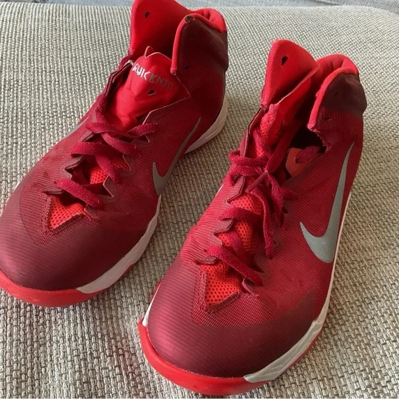 Nike Hyperquiknees Men Size 9 Red