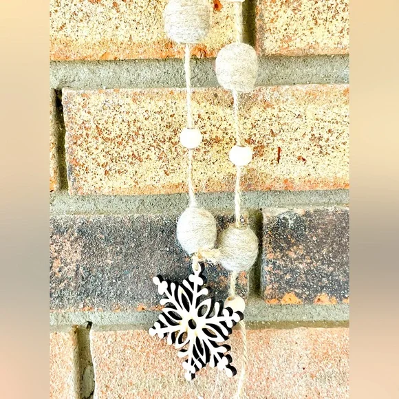 *Snowflake and Tassel Garland