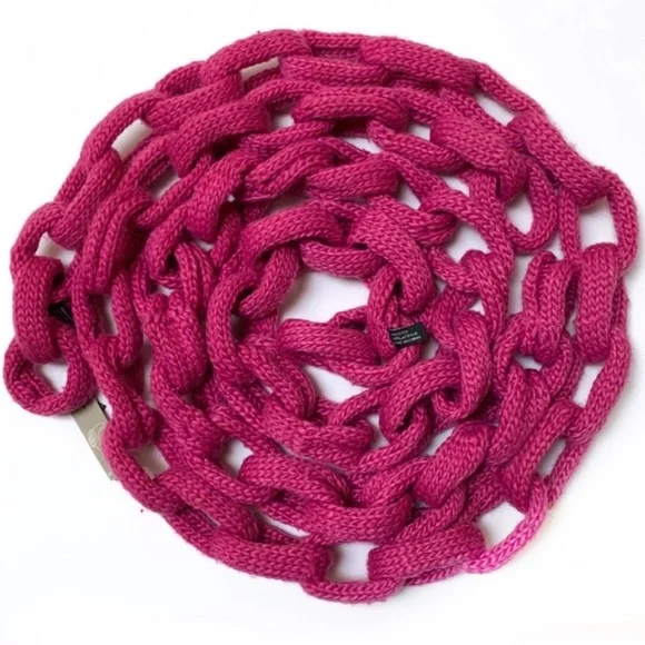 Knit chain/garland