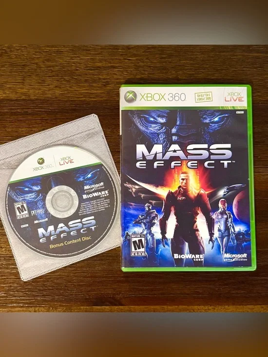 XBOX 360 Mass Effect with Bonus Disc Microsoft CIB CRT SUMMER DEAL Retro Star