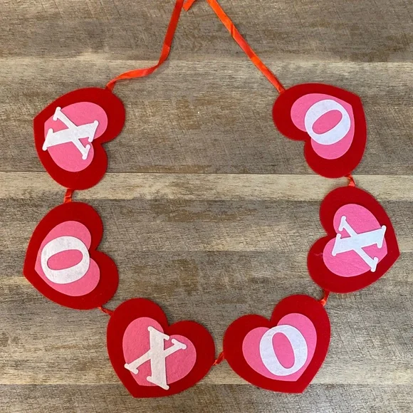 Target Valentine’s Day Garland Smoke Free Home Used once for a party