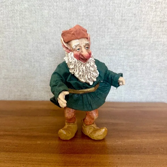 Vintage 1988 Kurt Adler Clothique Santa's Helper Workshop Elf Figurine Folk Art