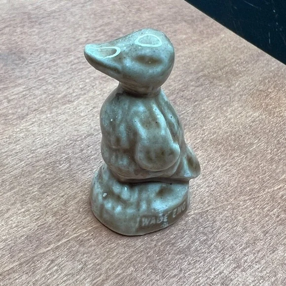Wade Whimsies Duck Red Rose Tea Pet Shop Series England Mini Figurine 1.25