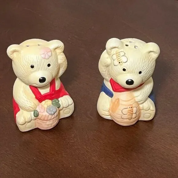 Vintage Teddy Bears Honey Pot Red & Blue Salt and‎ Pepper Shakers