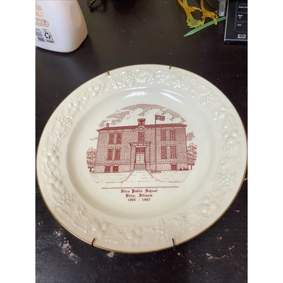 Utica Public School ILc1885-1967 Decorative Plate