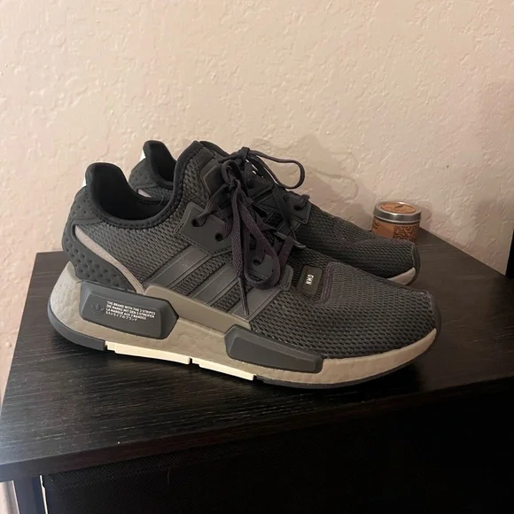 Adidas MND Men's Dark Gray Sneakers size 8