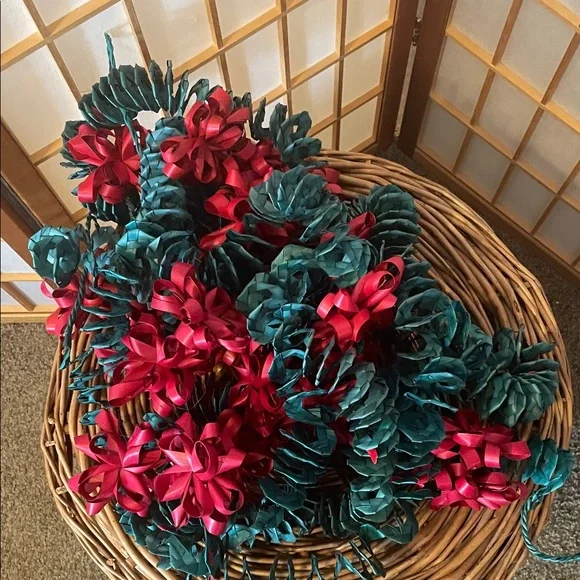 Vintage Hand-Made 70’s Festive Green and Red Holly Paper Garland