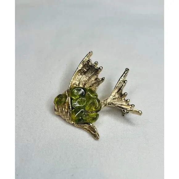 Vintage 11 W 30th St Dodds Jelly Belly Green Foil Back Angel Fish Brooch Pin