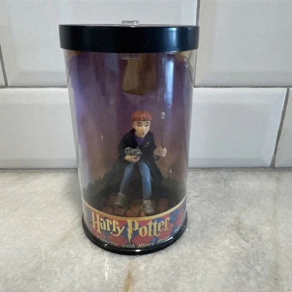 Enesco Harry‎ Potter Mini Fugurine with Story Scope Ron Weasley #811947