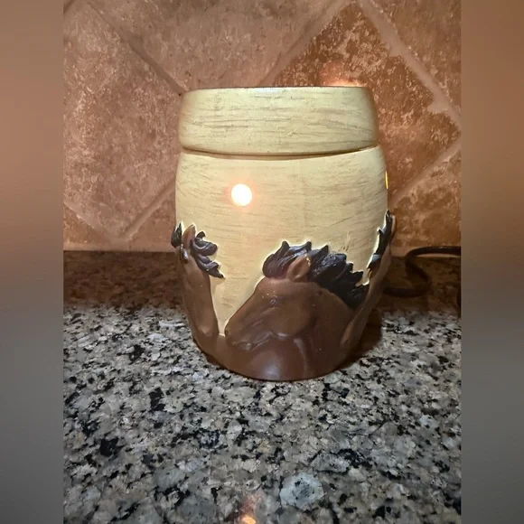 Scentsy warmer horse stampede vintage full size Original Horses Mochadoodle bars