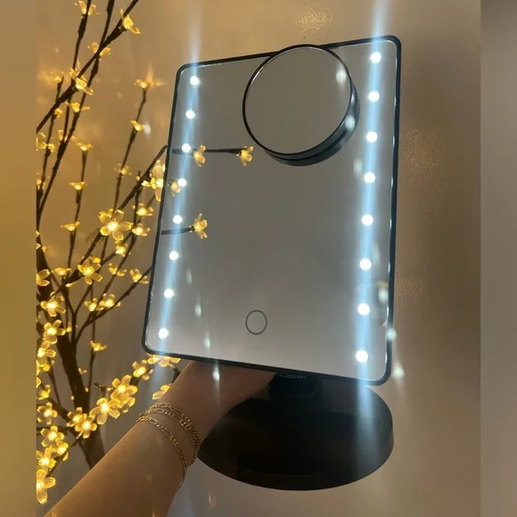 Light up vanity mirror