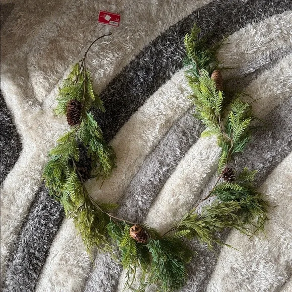 Pine & Pinecone Faux Garland - Green