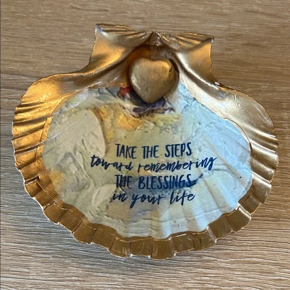 NEW Tivoli Artful Designs by Leslie McKillop — Painted Gold Scallop Shell Dish