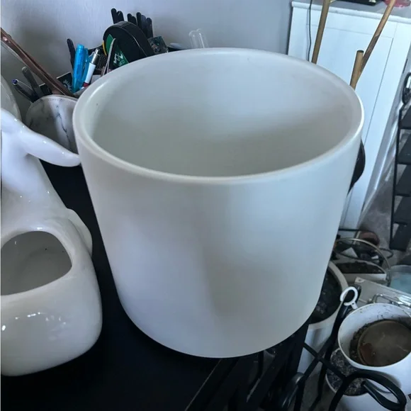 🦠🌻PLANT OR FLOWER POT. LARGE CYLINDER FLOOR POT IN WHITE🌺10”😎💋🌴