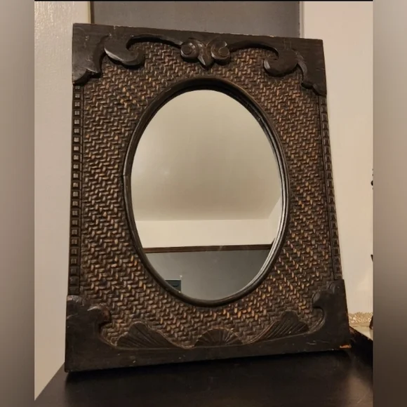Vintage Elegant Rattan Oval Wall Mirror