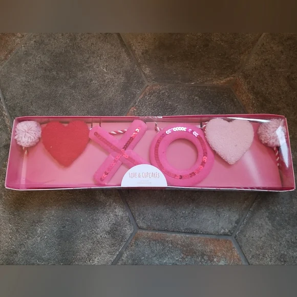 Love & Cupcakes Pink XO Garland