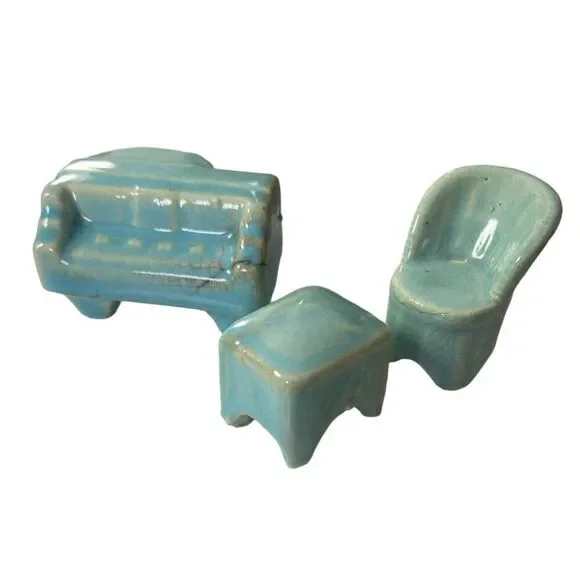 3 piece VTG Ceramic doll hose furniture..issues