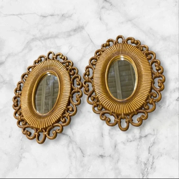 Wooden plasticc mirrors 9.5 inches in length, 7’ width