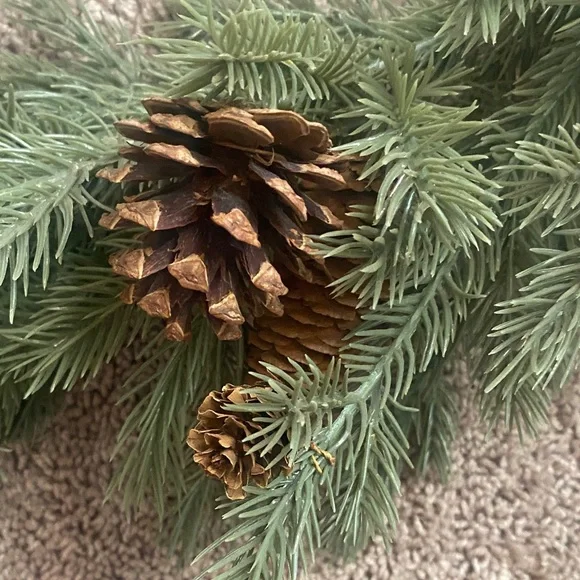 Green Pine Garland with Pinecones