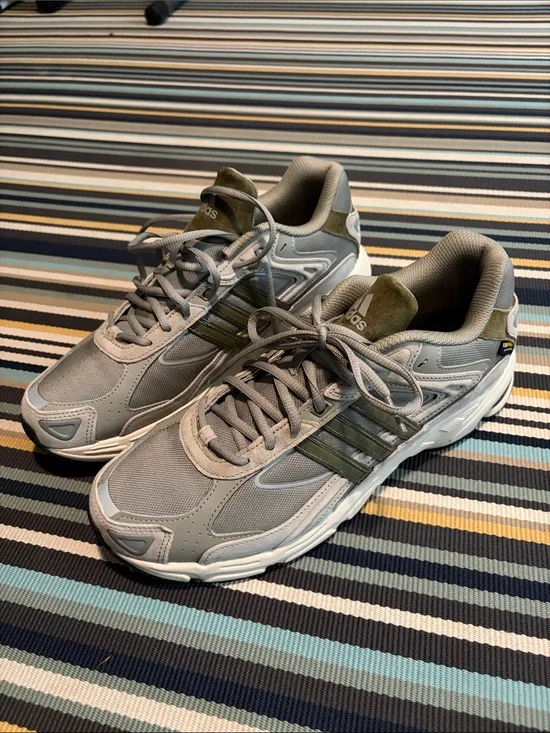 adidas response cl Athletic Sneakers