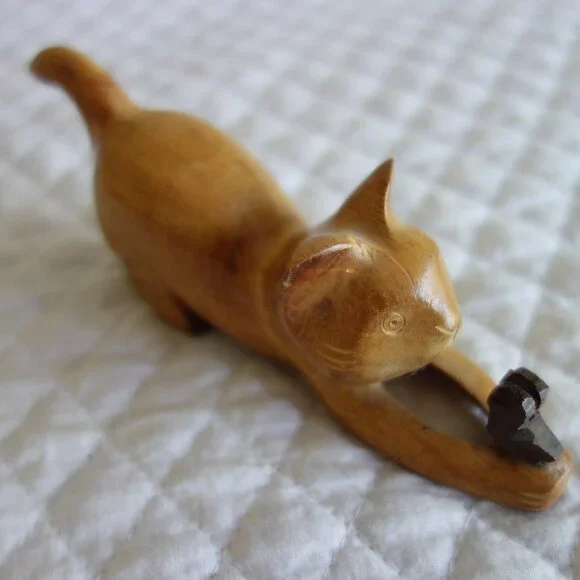 Vtg Hand Carved Wood Folk Art Crouching Cat
