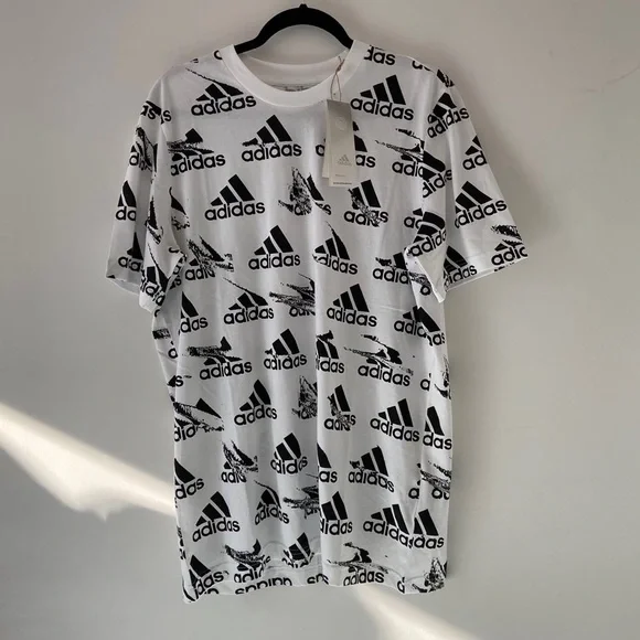 Men's Adidas Essential Brandlove Tee Size Medium