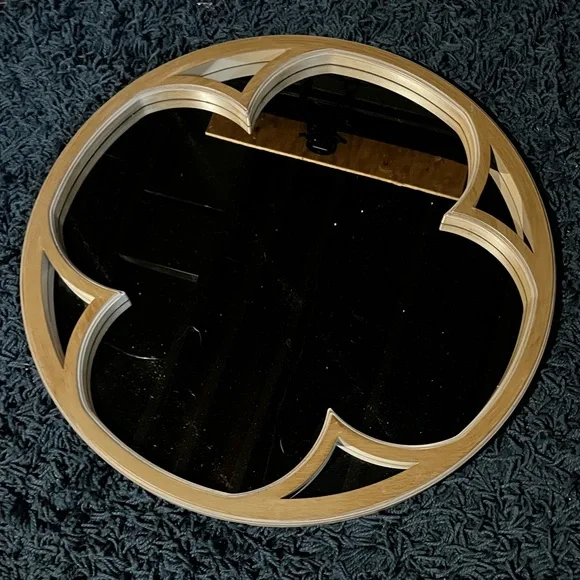 Circle accent mirror