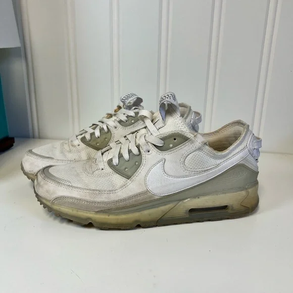 Nike Air Max in White and Gray Terrascape Size 10.5 men's