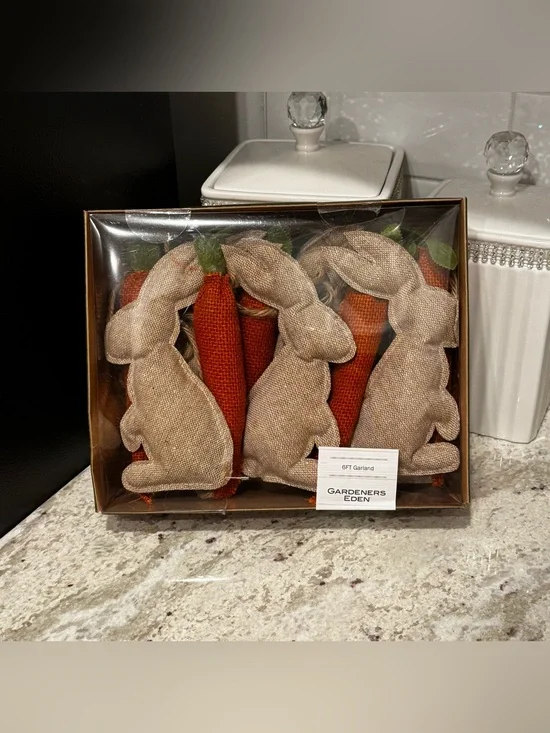 Burlap Bunny and Carrot Garland - Gardeners Eden