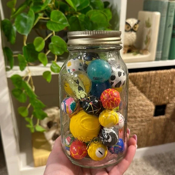 🏀 Vintage Mason Jar Full of Bouncy Balls – Fun & Nostalgic Collectible