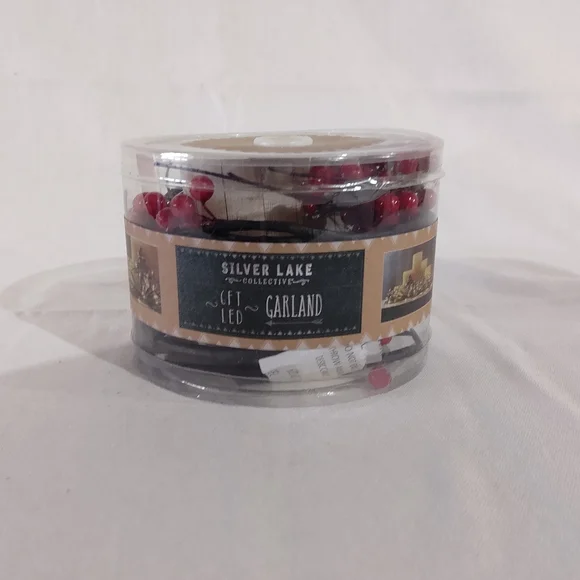 NEW Silver Lake Collective Garland 6 ft LEDBuilt in 4 Hr Timer Battery Operated